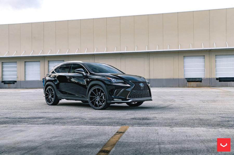  Lexus NX300 F-Sport on Vossen Wheels (CVT) 2019 года  (фото 1 из 20)
